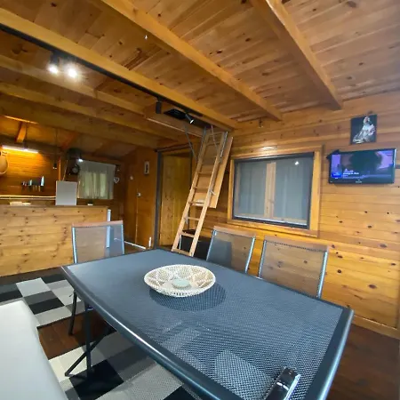 Viridian Three Boathouse Micah, * 佩鲁恰茨