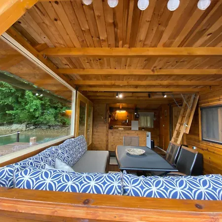 Viridian Three Boathouse Micah,