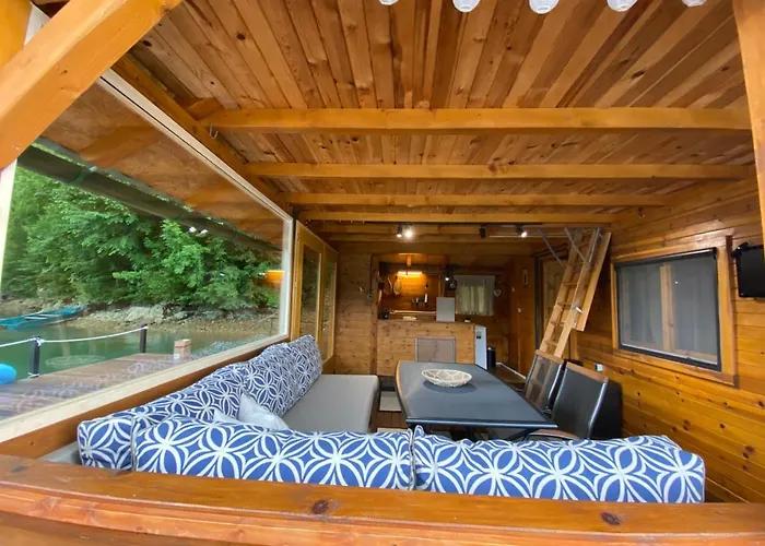 Viridian Three Boathouse Micah,