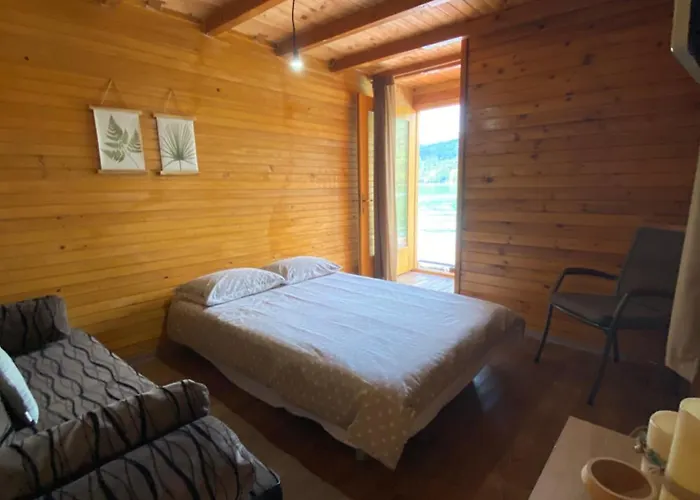 Viridian Three Boathouse Micah, * Perucac